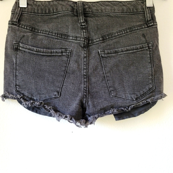 Mossimo High Rise Super Stretch Distressed Black Denim Shorts Size 4/27 - Picture 2 of 3
